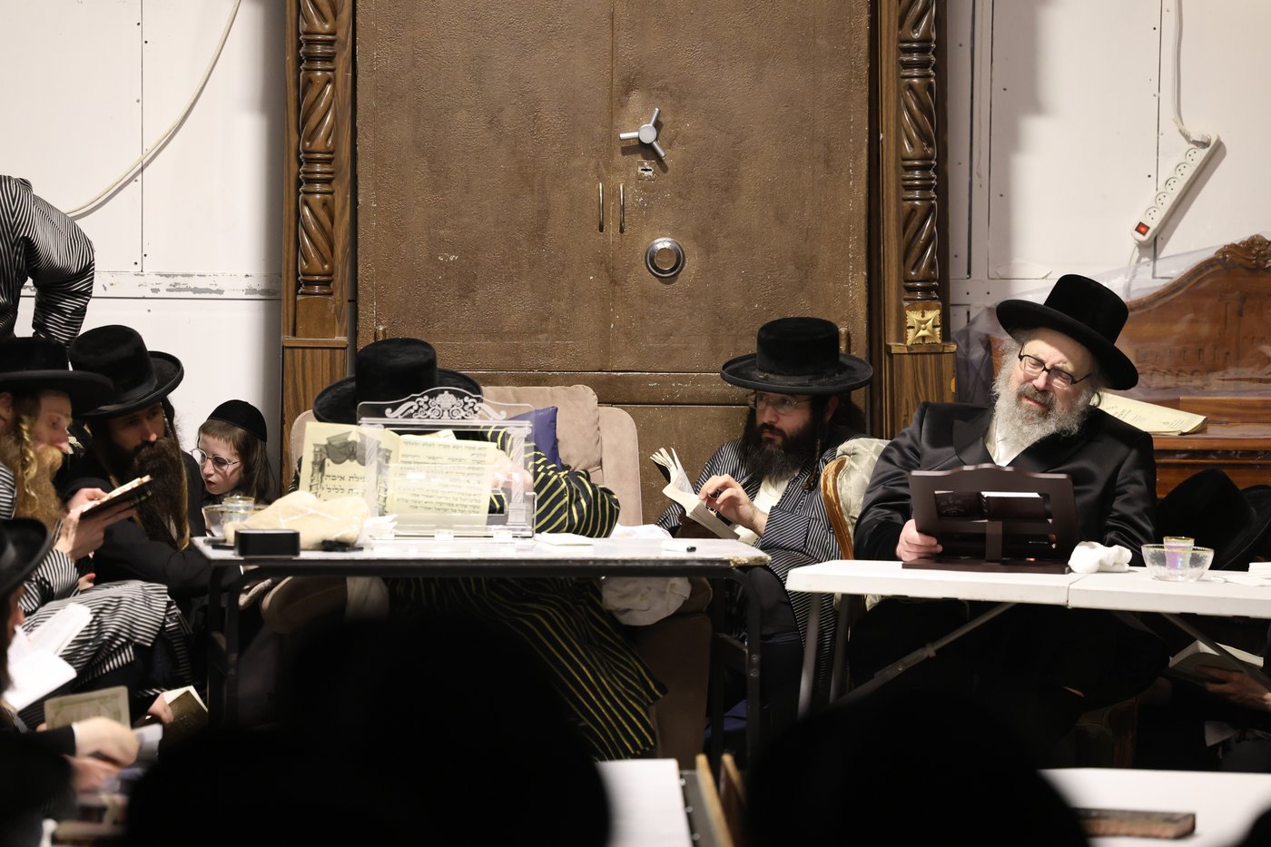 האדמו"רים מתולדות אברהם יצחק וויז'ניץ לונדון בליל תשעה באב