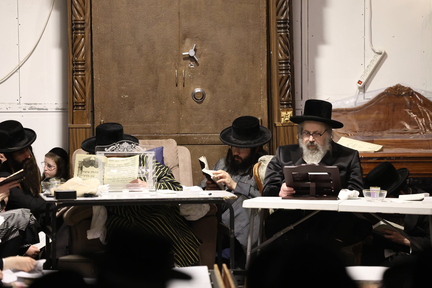 האדמו"רים מתולדות אברהם יצחק וויז'ניץ לונדון בליל תשעה באב