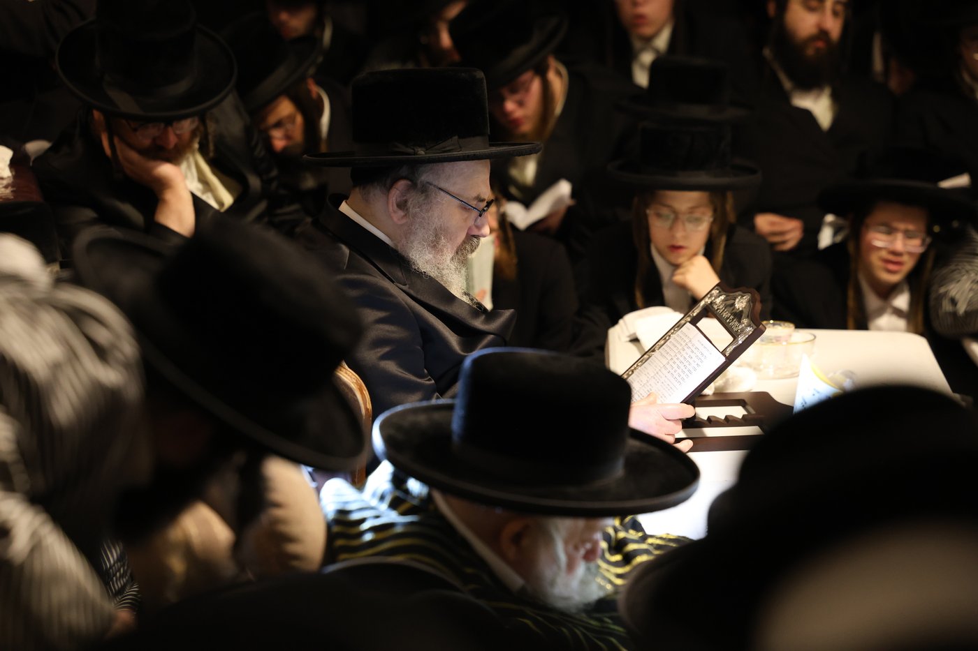 האדמו"רים מתולדות אברהם יצחק וויז'ניץ לונדון בליל תשעה באב