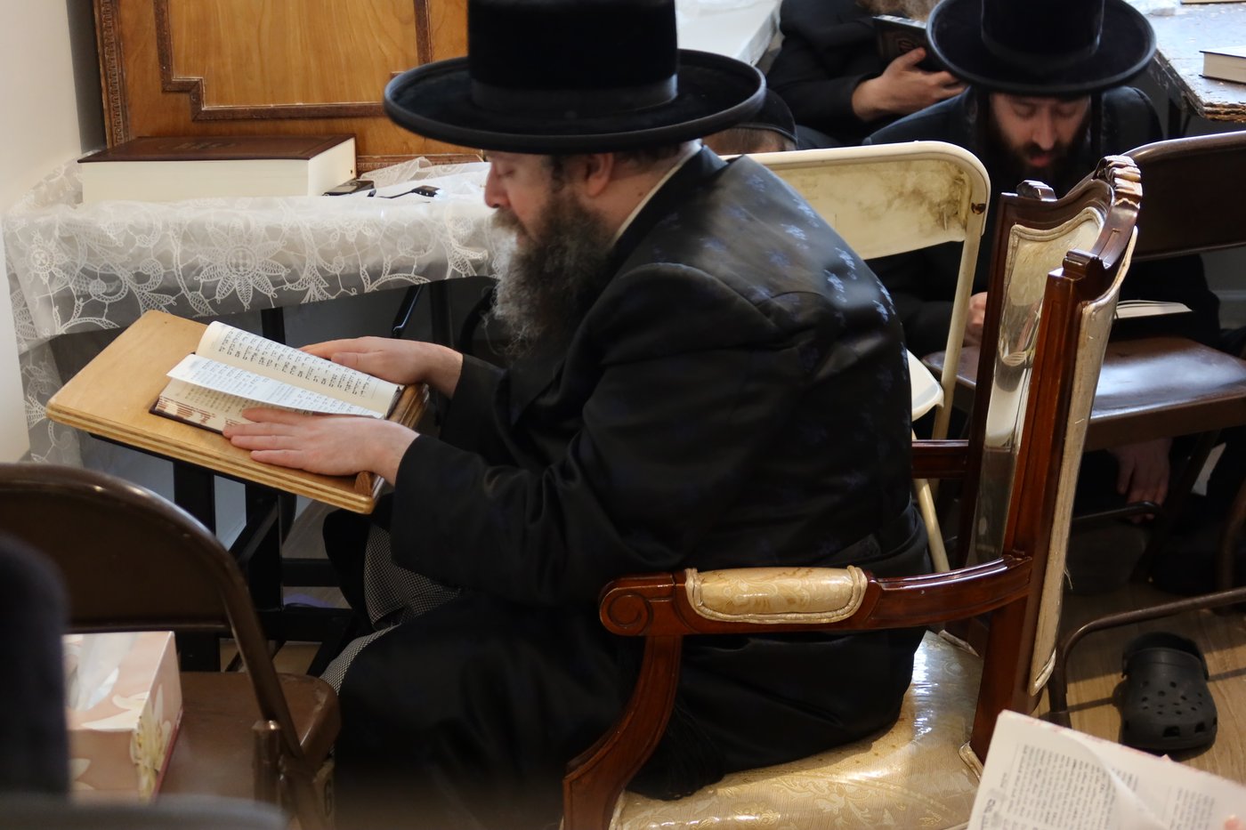 תשעה באב אצל האדמו"ר מקרעטשניף סיגעט ווילאמסבורג