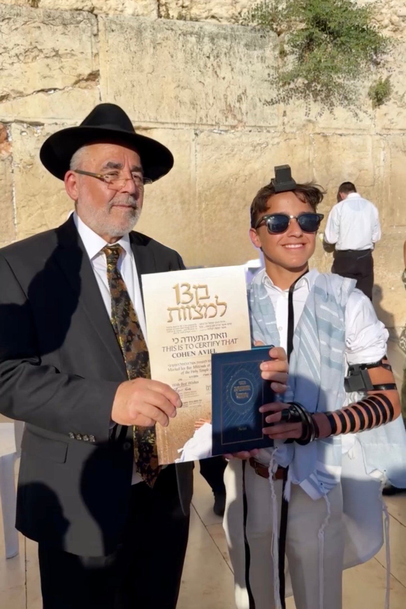 כך חגגו 52 נערים מקהילת 'אנוסי משהד' בר מצווה בכותל המערבי