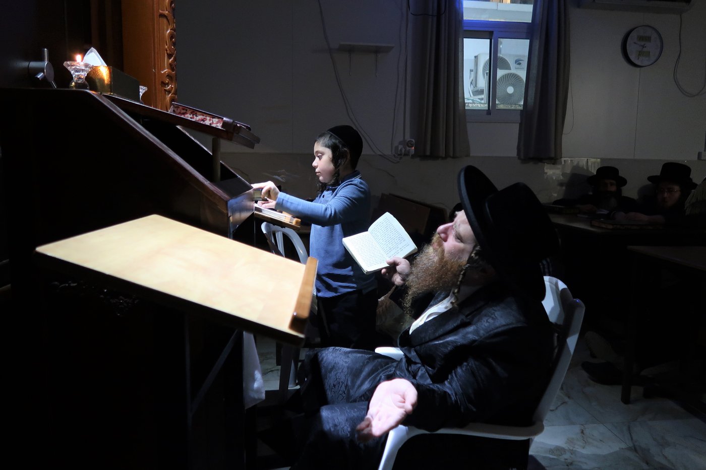מגילת איכה וקידוש לבנה מוצאי ת"ב בחצה"ק מיאלען