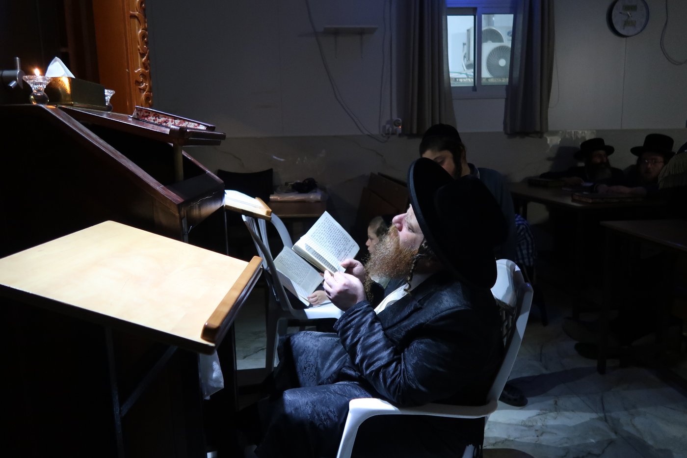 מגילת איכה וקידוש לבנה מוצאי ת"ב בחצה"ק מיאלען