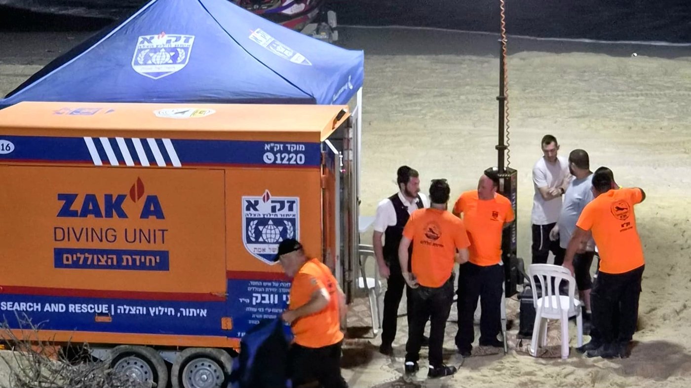 החיפושים בחוף הים, הלילה