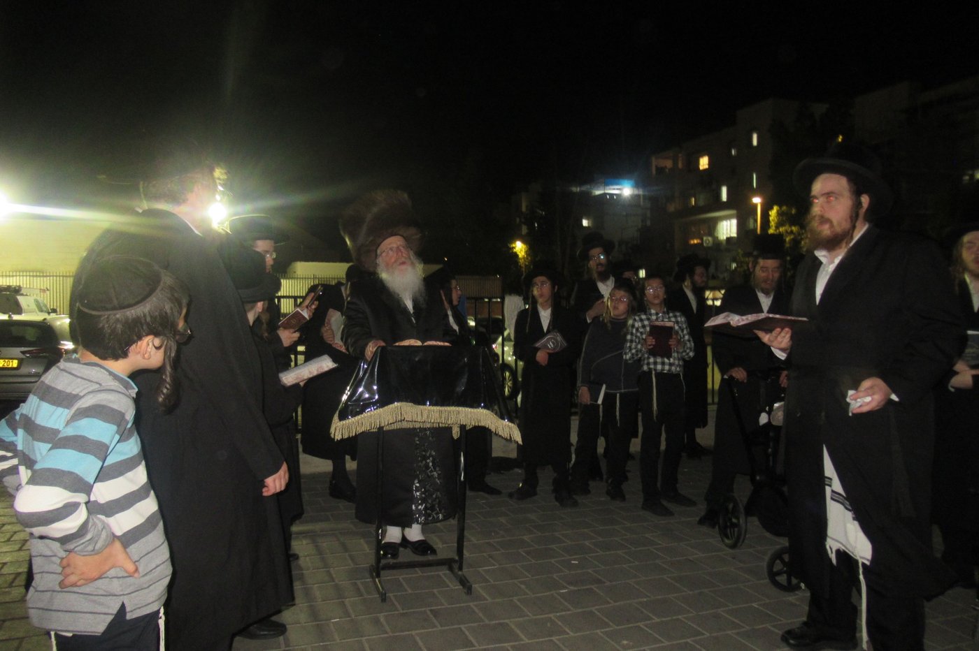 תשעה באב בחצה"ק קרעטשניף קרית גת