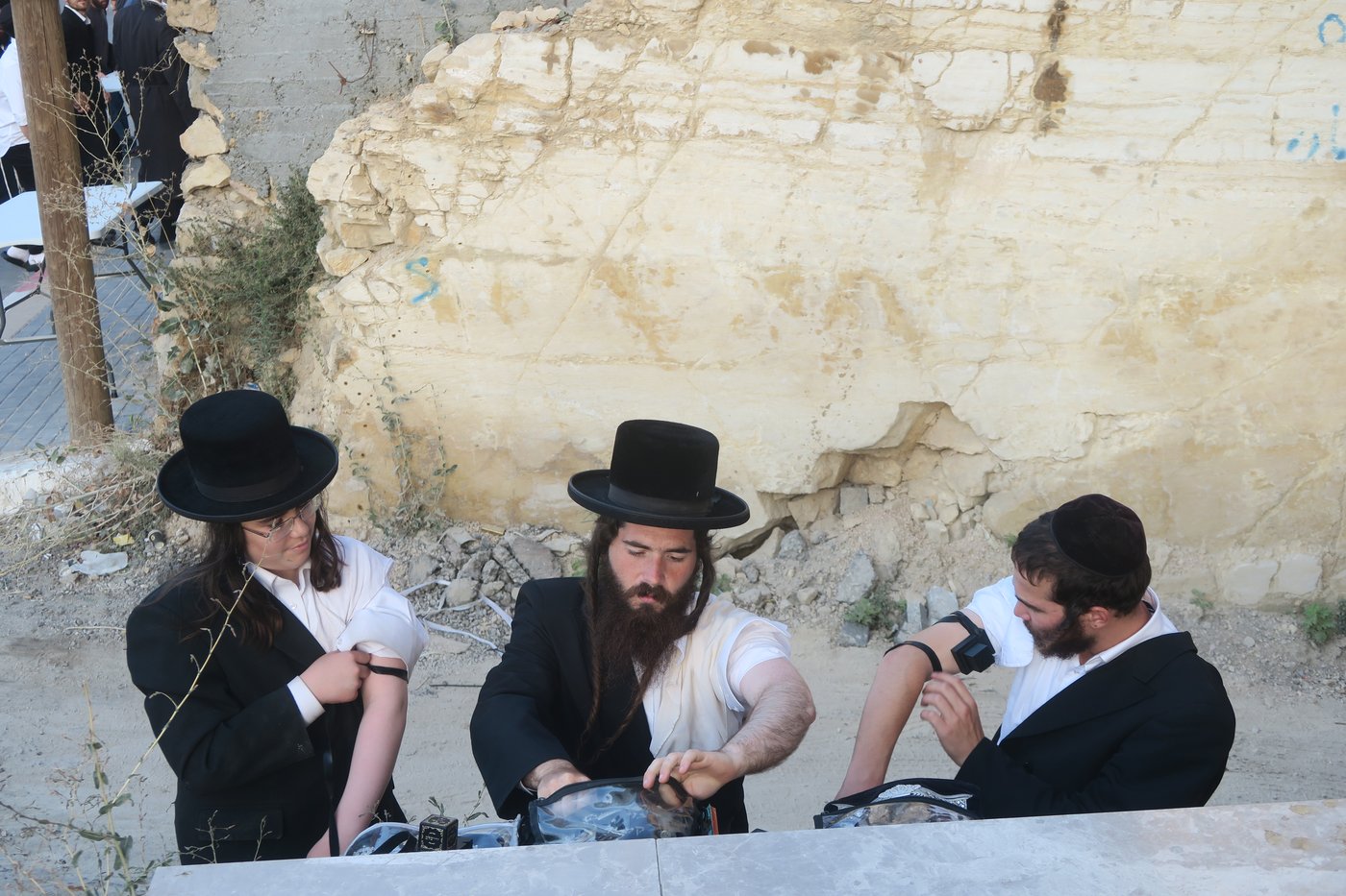 כניסה לקבר עתניאל בן קנז בחברון