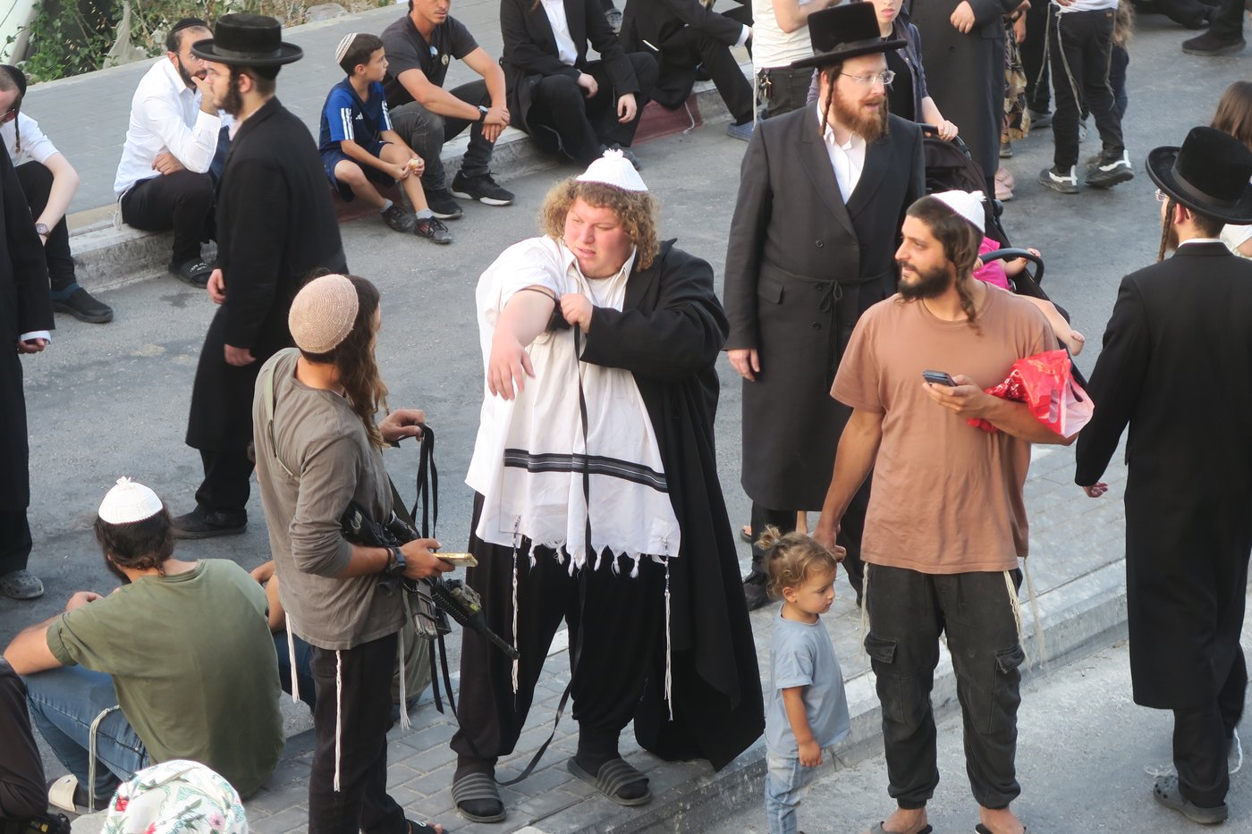 כניסה לקבר עתניאל בן קנז בחברון