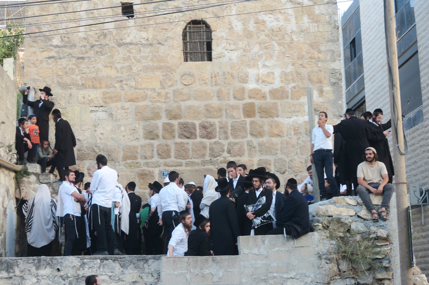 כניסה לקבר עתניאל בן קנז בחברון