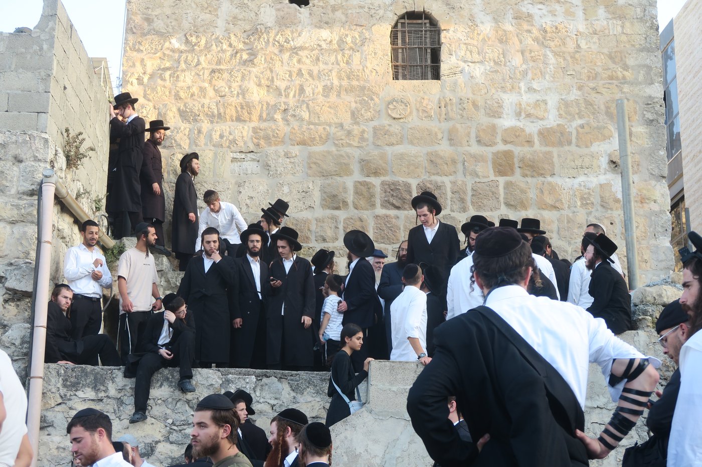 כניסה לקבר עתניאל בן קנז בחברון