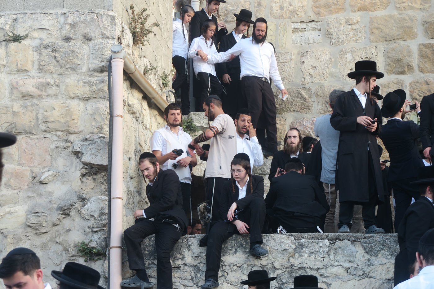 כניסה לקבר עתניאל בן קנז בחברון
