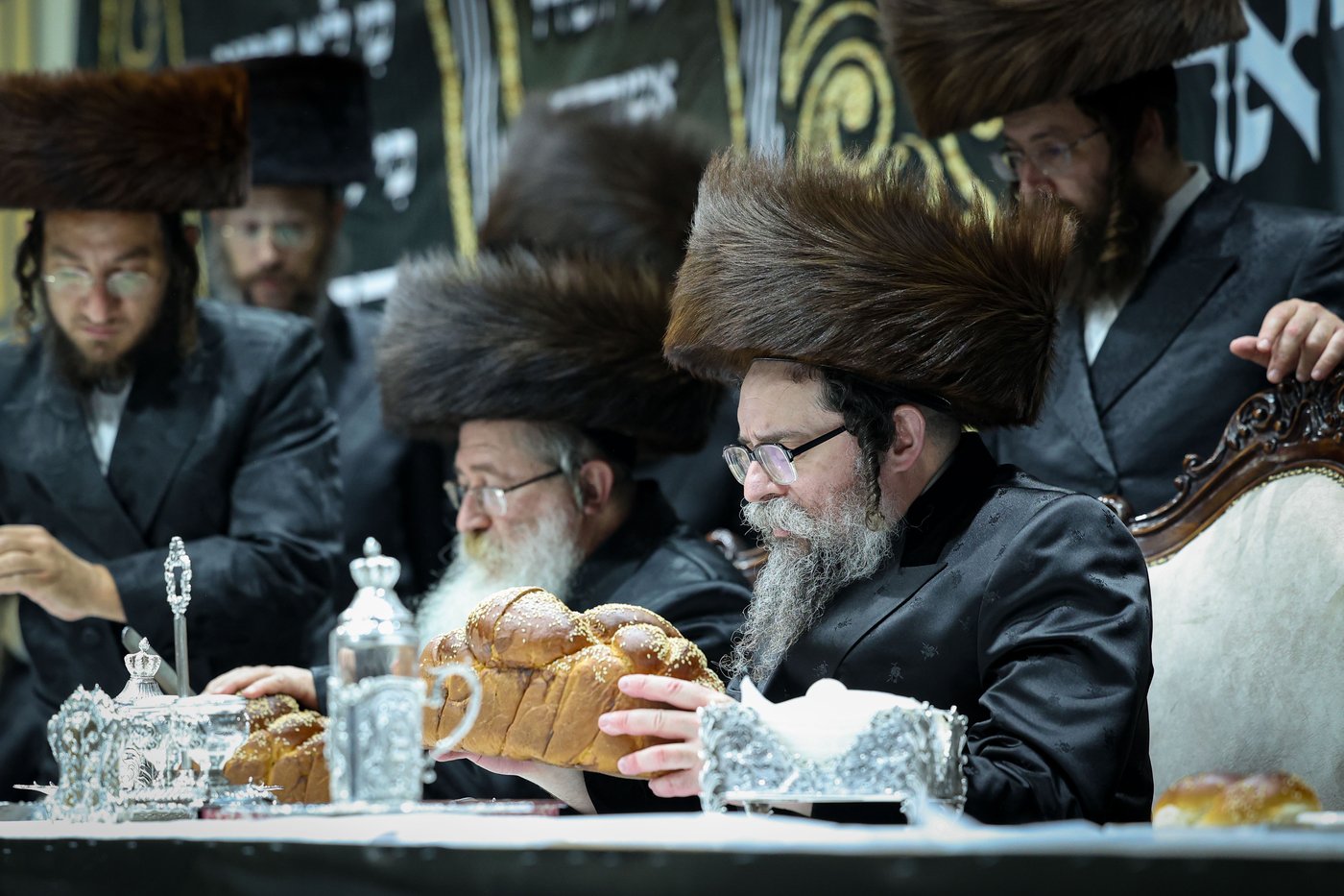 סעודת הודאה מוצ"ש נחמו בחצה"ק סקולען ירושלים