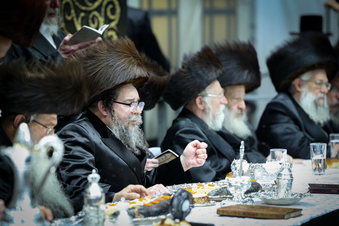 סעודת הודאה מוצ"ש נחמו בחצה"ק סקולען ירושלים