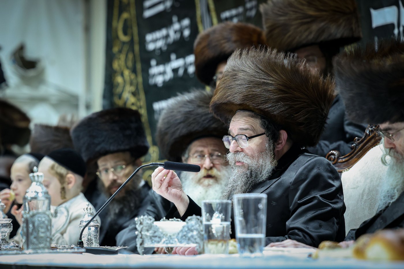סעודת הודאה מוצ"ש נחמו בחצה"ק סקולען ירושלים