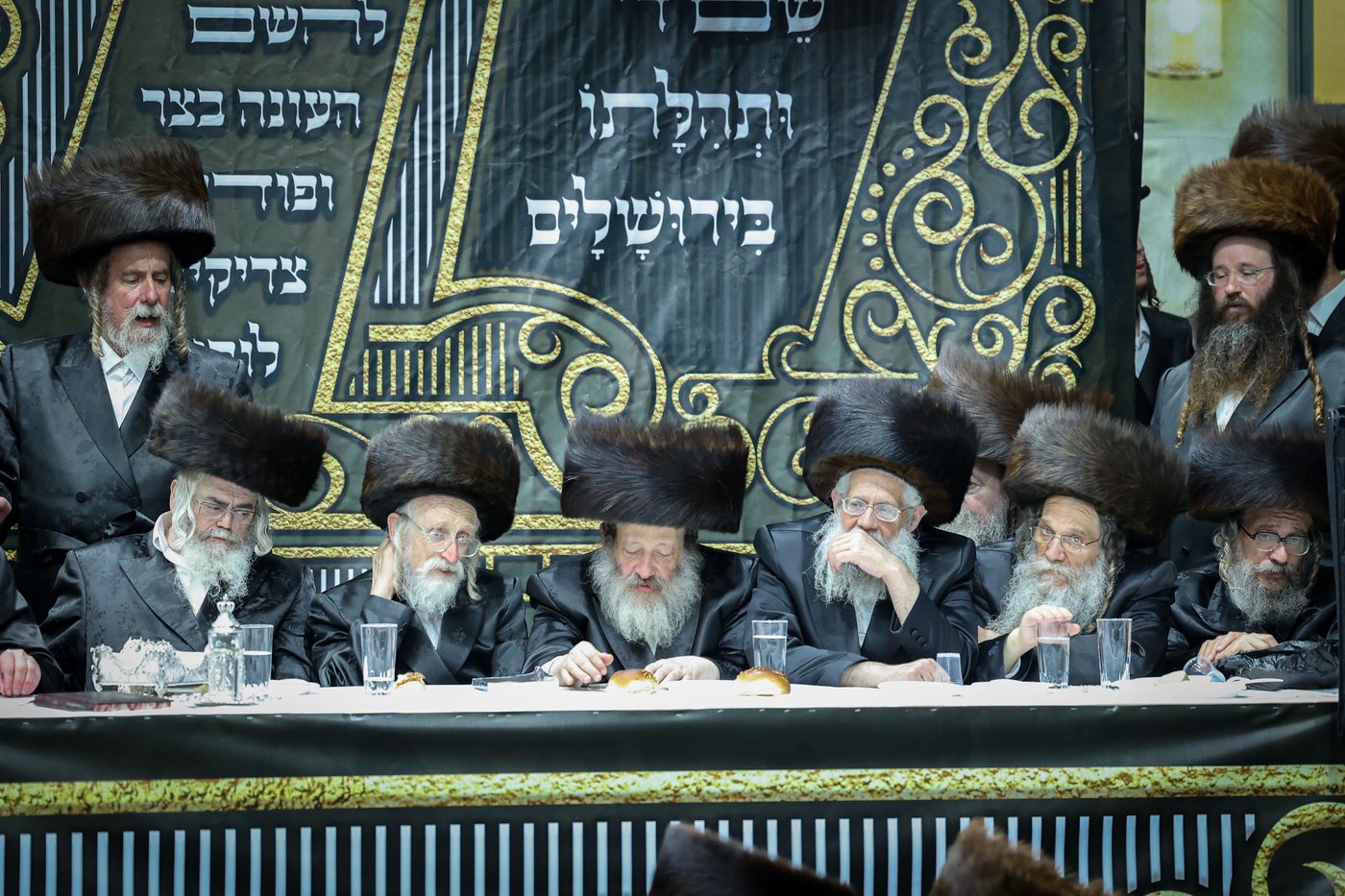 סעודת הודאה מוצ"ש נחמו בחצה"ק סקולען ירושלים