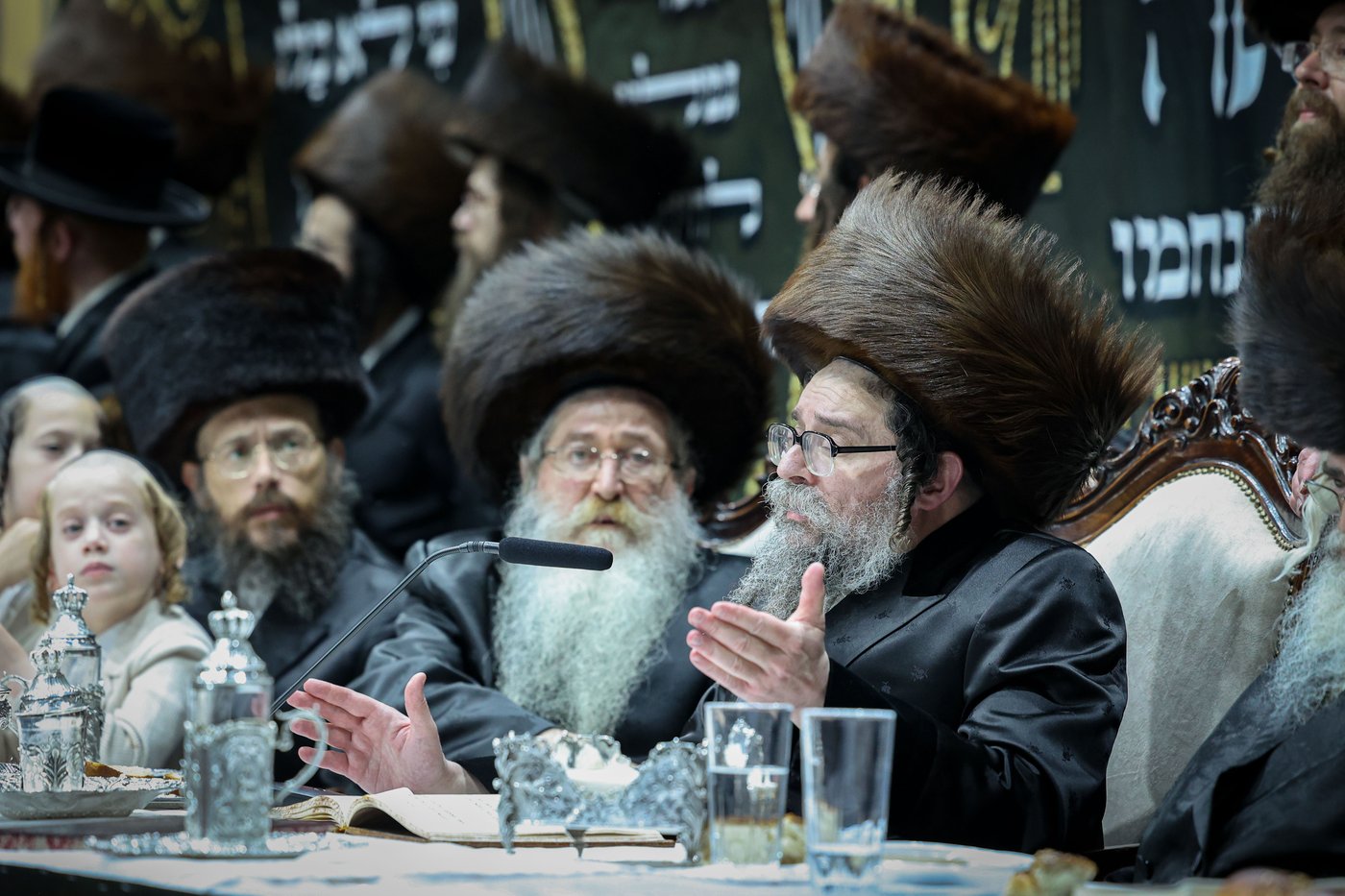 סעודת הודאה מוצ"ש נחמו בחצה"ק סקולען ירושלים
