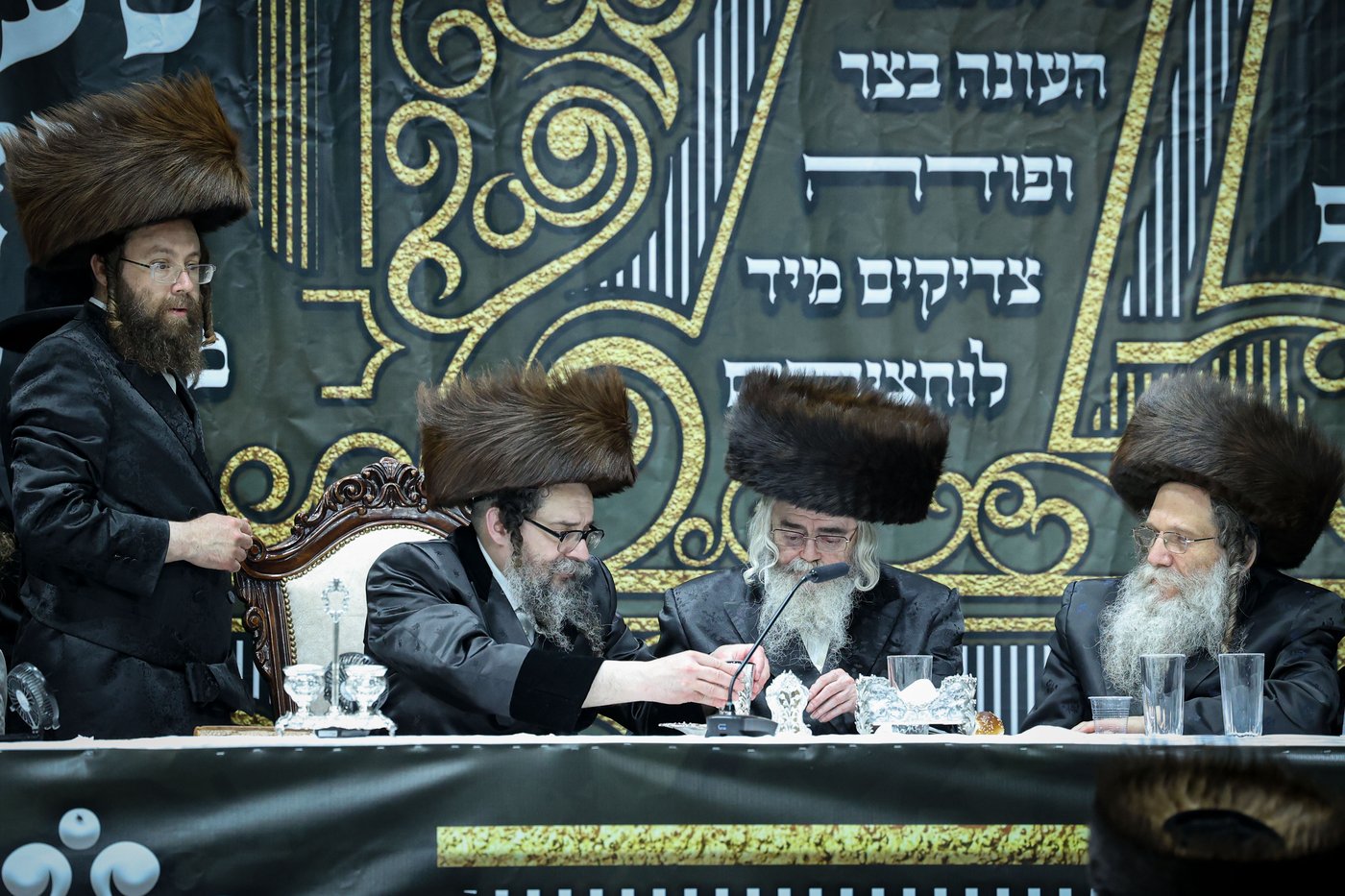 סעודת הודאה מוצ"ש נחמו בחצה"ק סקולען ירושלים