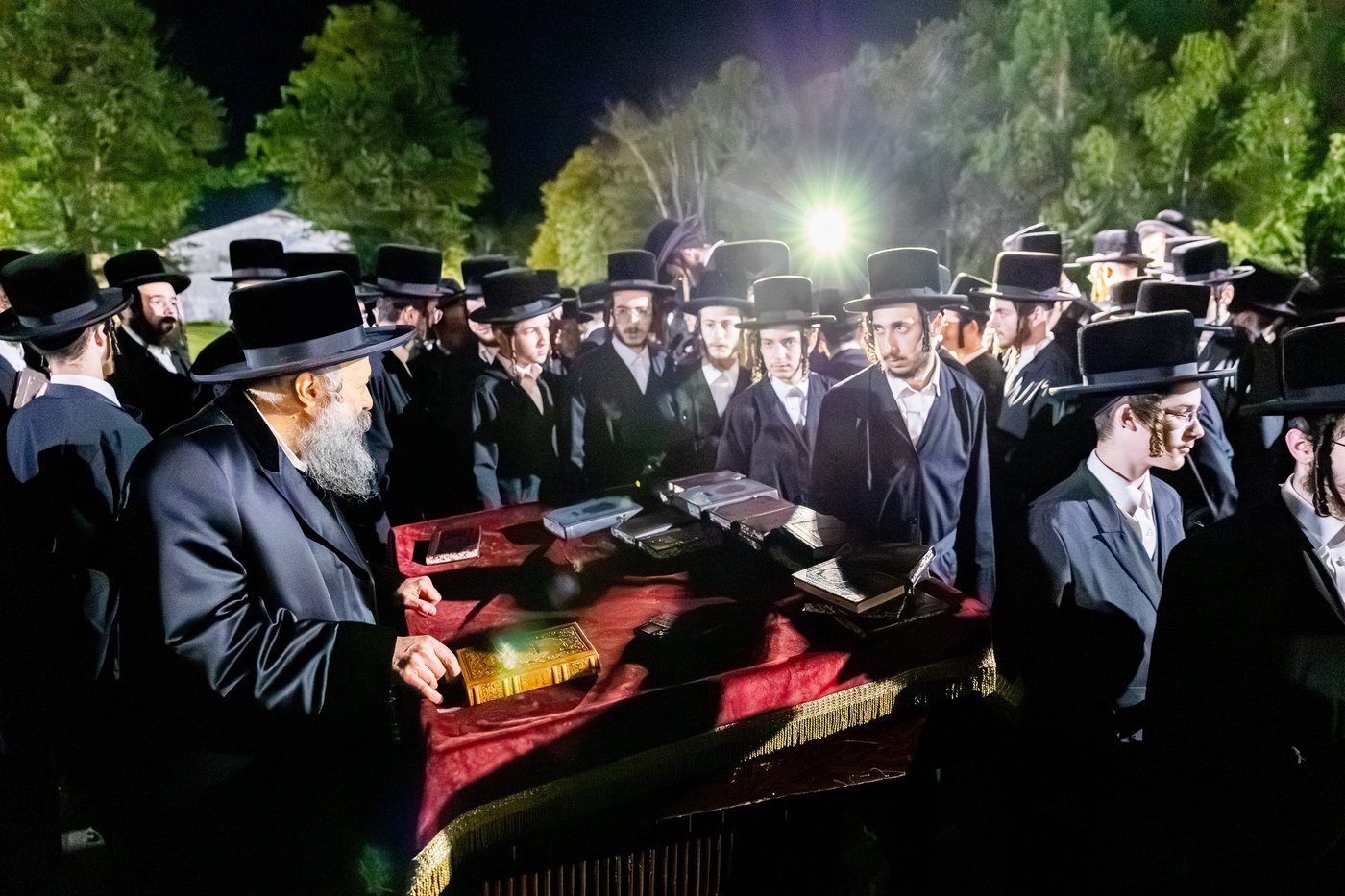 תשעה באב אצל האדמו"ר מבאבוב 45