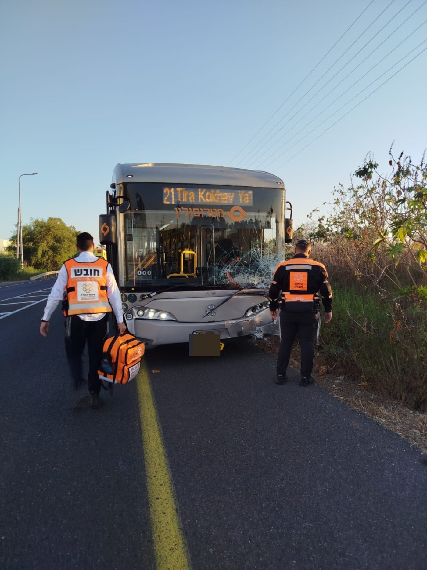 טרגדיה נוראית: צעיר כבן 18 נהרג בתאונה מחרידה במרכז עם אוטובוס