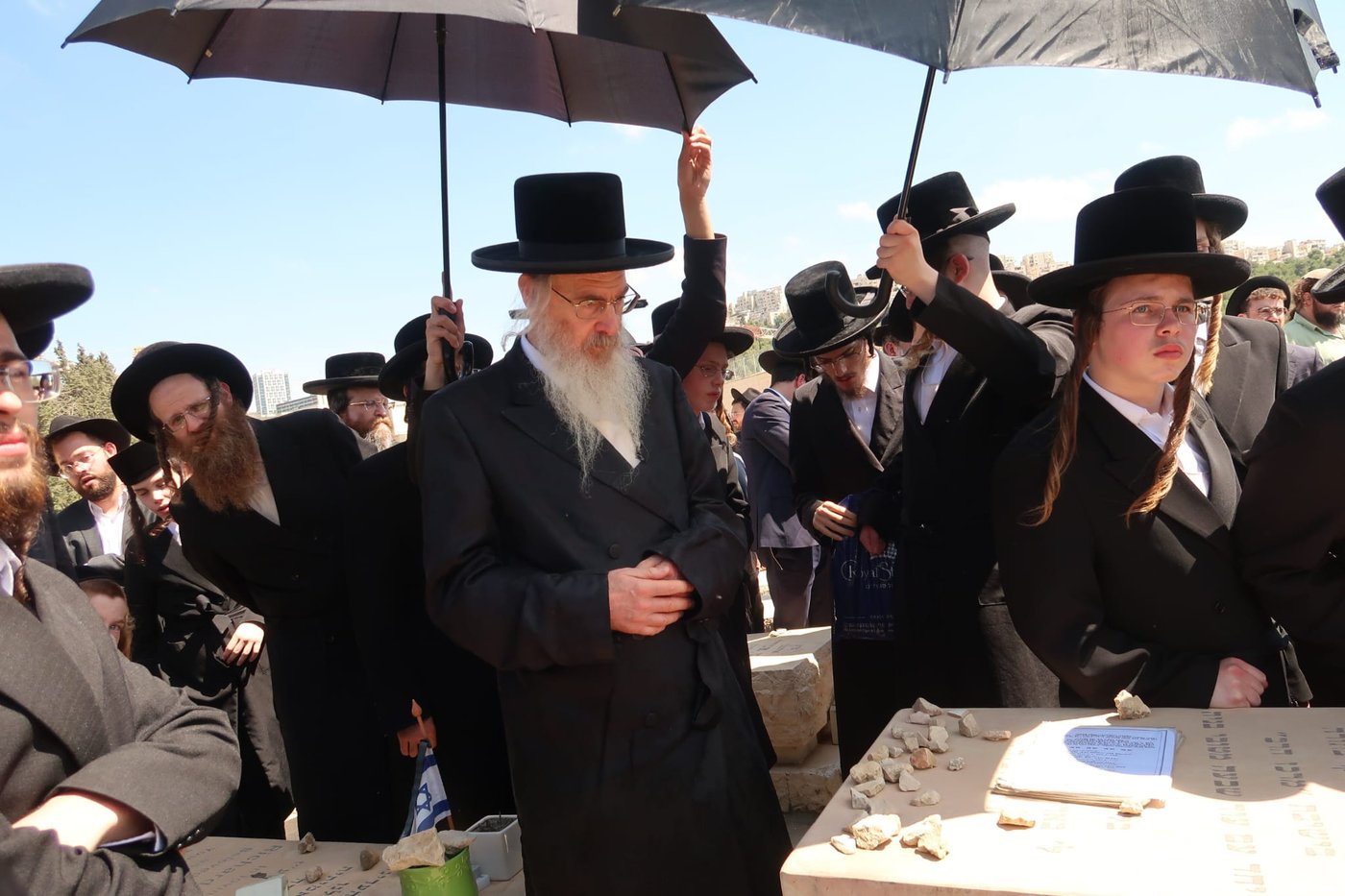 מסע הלוויית אביו של האדמו"ר מהארנסטייפל