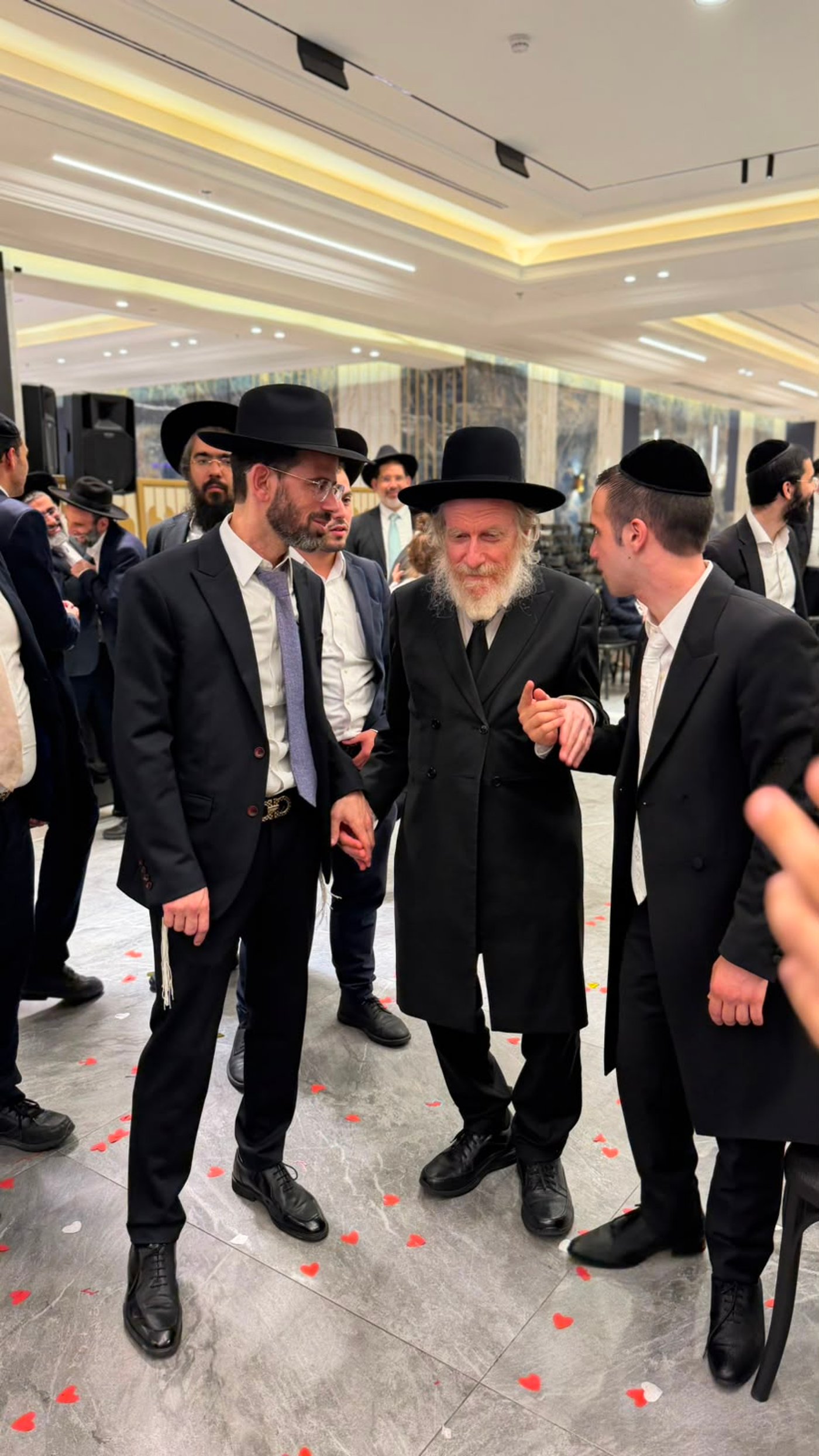 שמחת נישואי נכד הגר"נ בן שמעון
