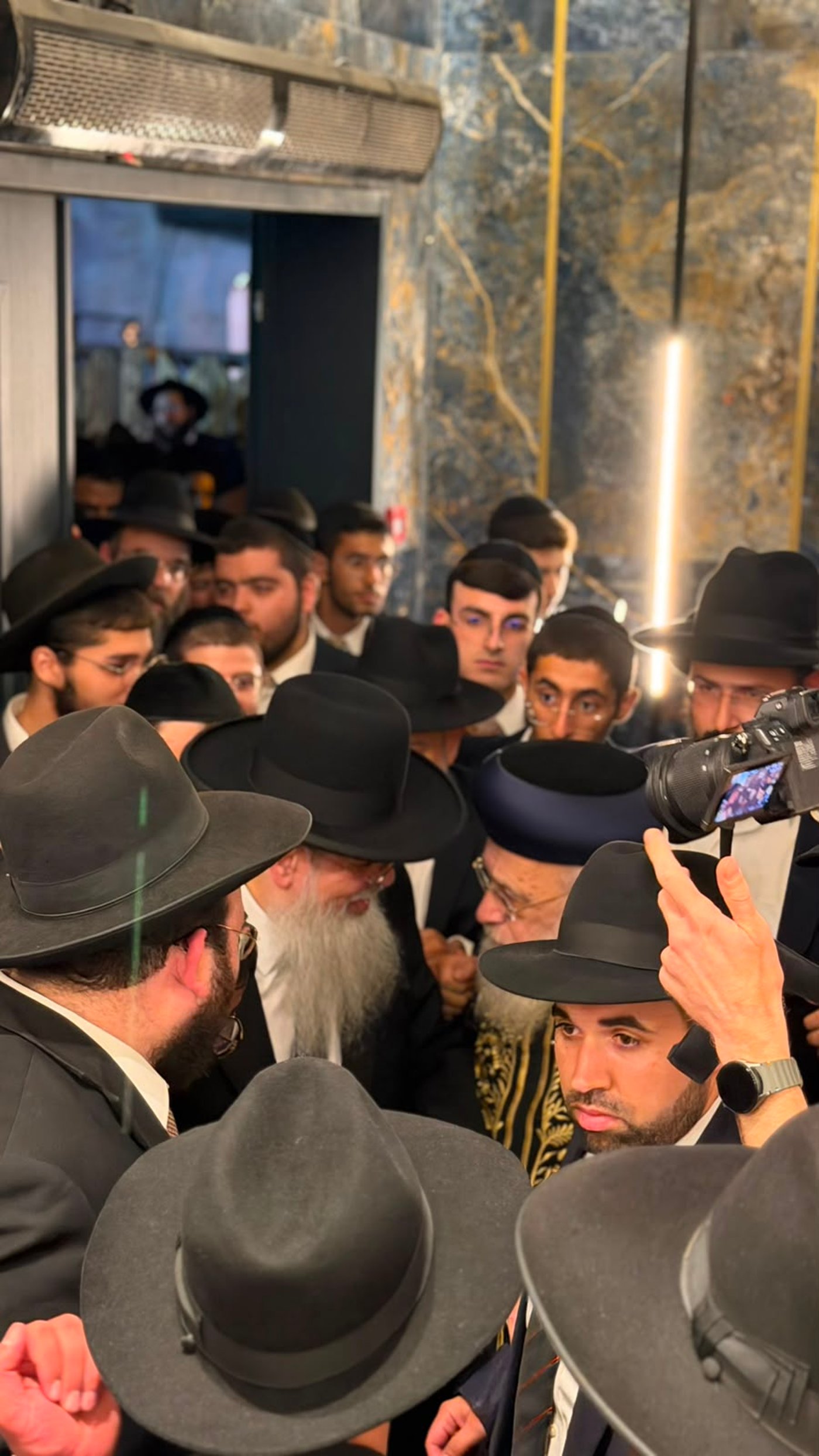 שמחת נישואי נכד הגר"נ בן שמעון