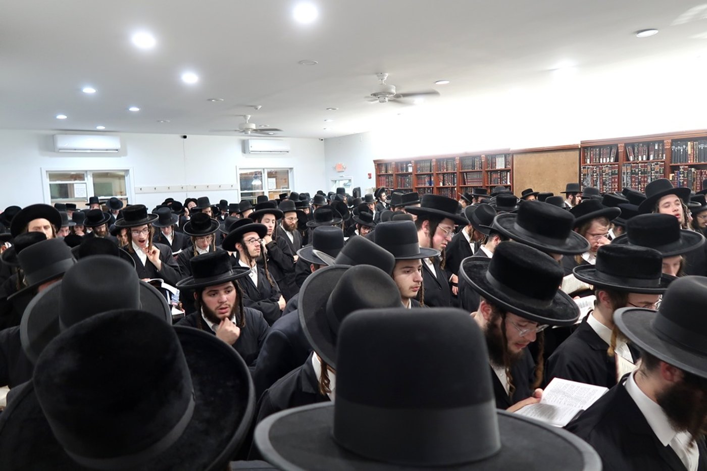 תשעה באב בצל האדמו"ר מסאטמר בניו העמפשיר