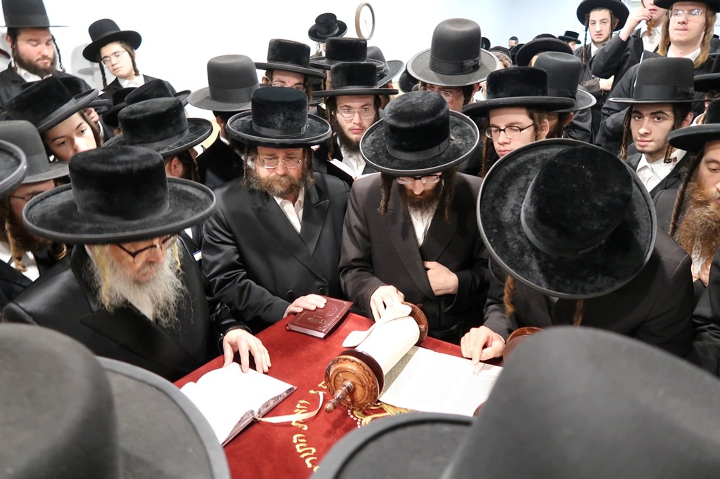 תשעה באב בצל האדמו"ר מסאטמר בניו העמפשיר