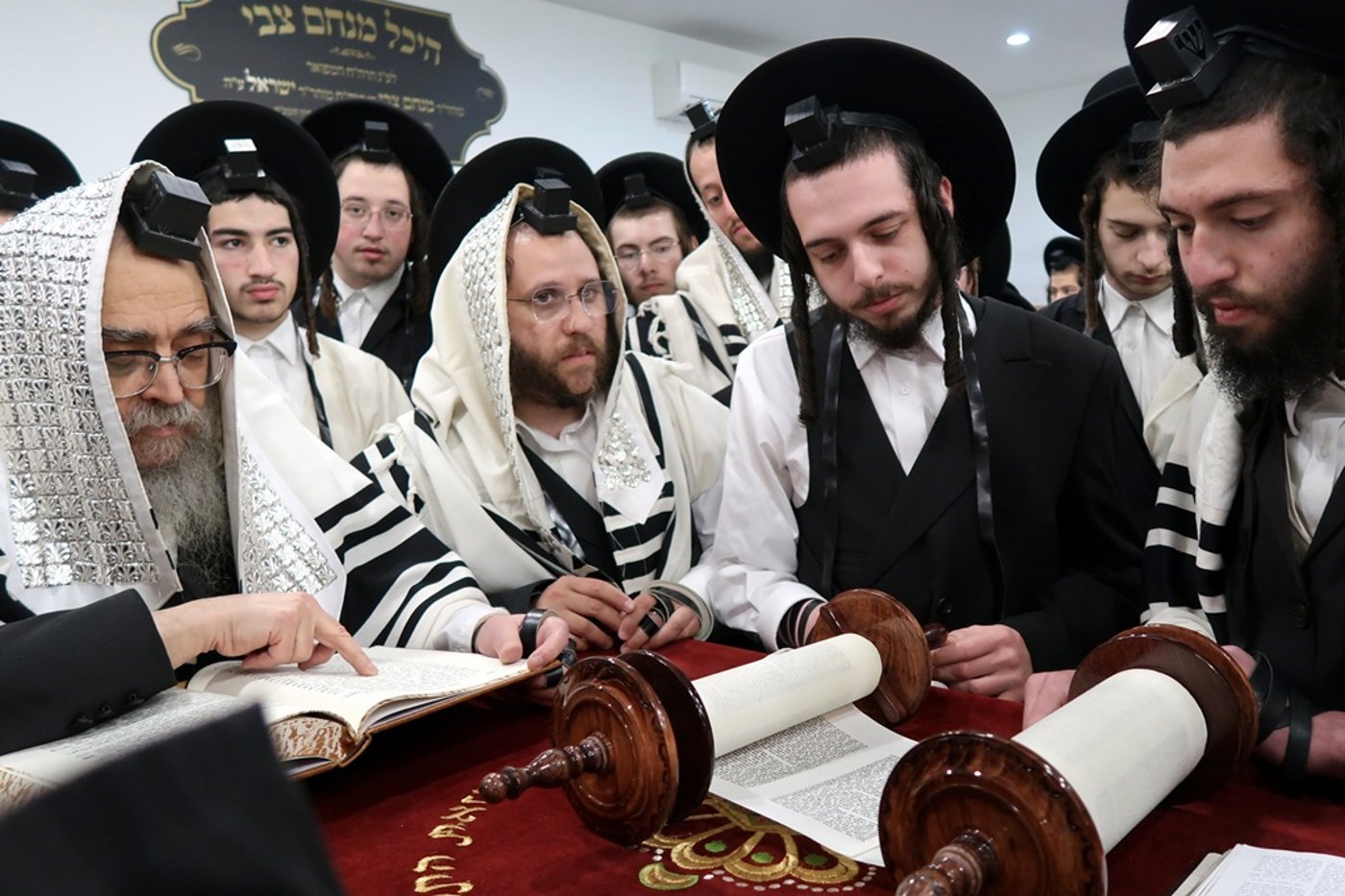 תשעה באב בצל האדמו"ר מסאטמר בניו העמפשיר