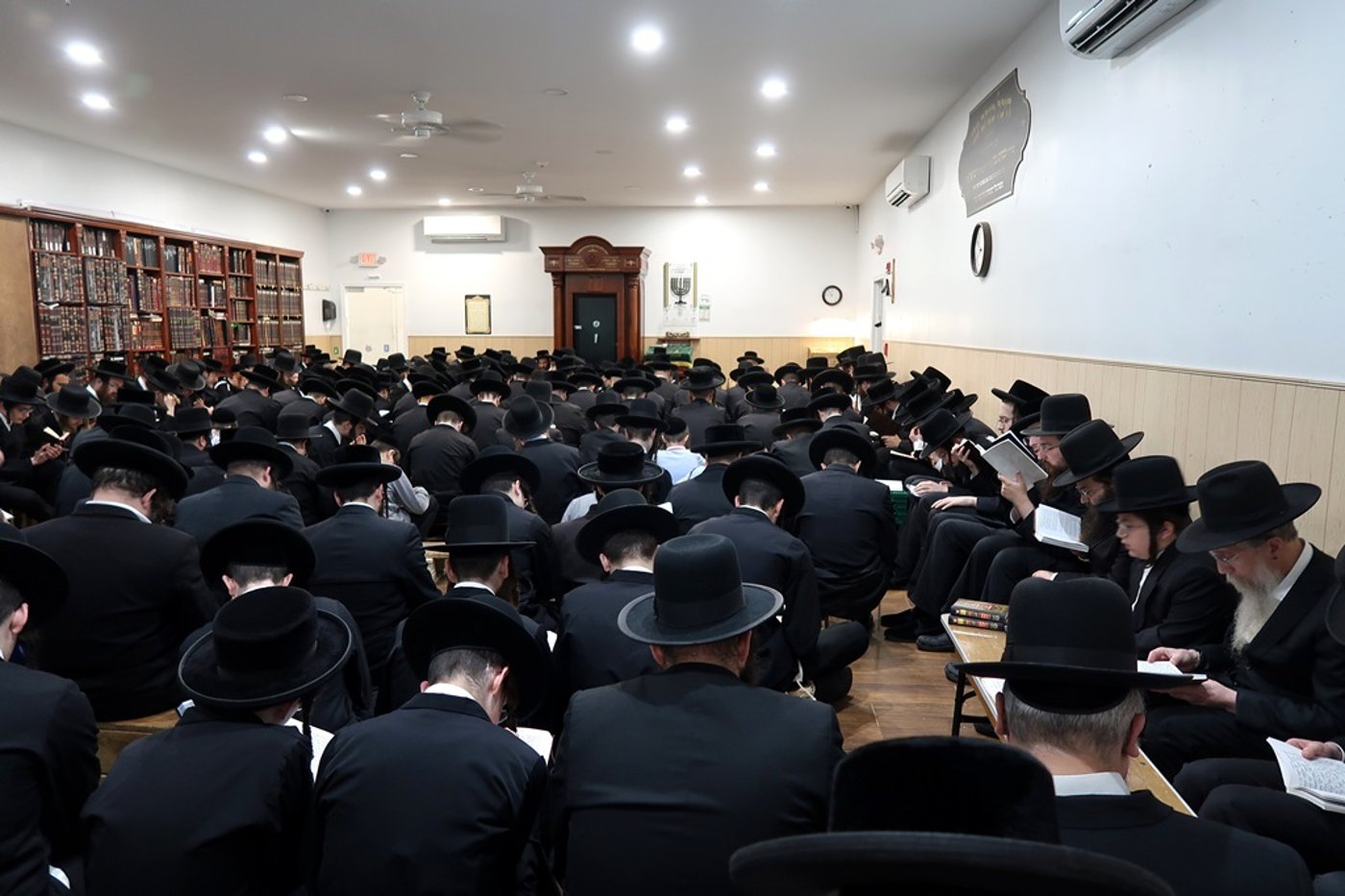 תשעה באב בצל האדמו"ר מסאטמר בניו העמפשיר