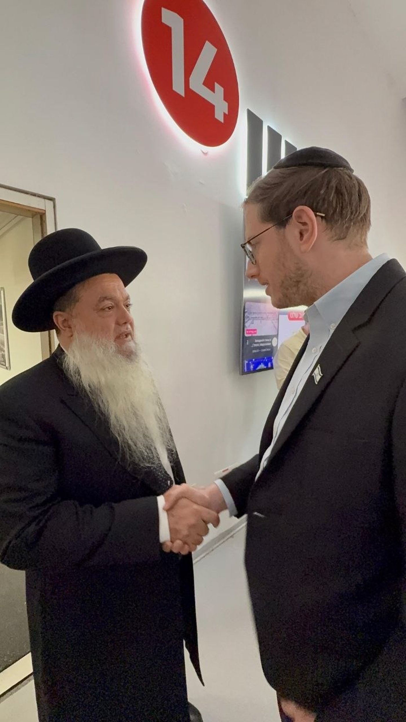 חברי הכנסת בבין הזמנים: 'זיידל'ע' עם כל הנייעס והחשיפות של השבוע