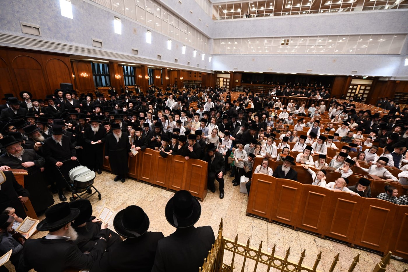 מעמד הקרישמליינען בחצה"ק בעלזא