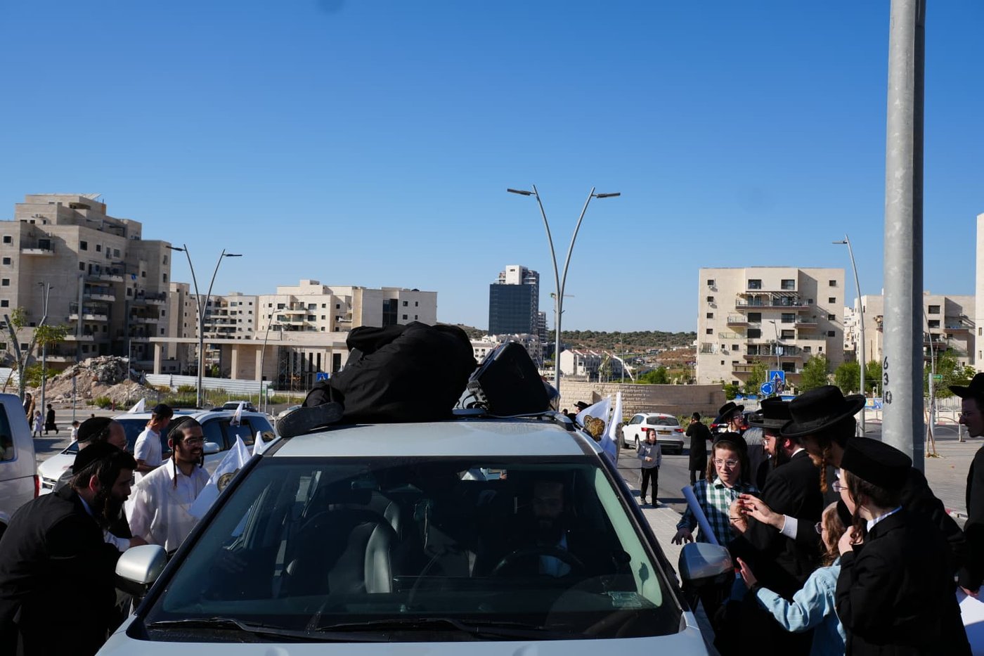 שיירת כבוד לעשרות 'עצורי סולברג' שנעצרו בהפגנה בבית השופט