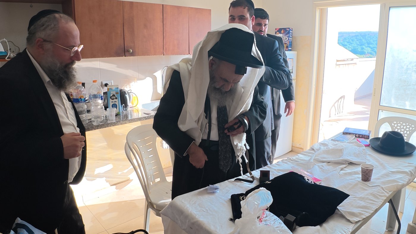  הגר"מ צדקה ביקר במקום הנופש של הפוסק הרב בנימין חותה במירון