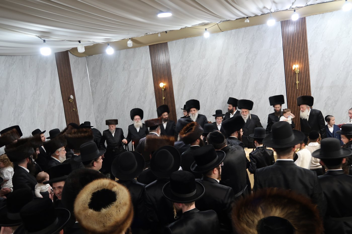 שמחת אירוסי נכדת האדמו"ר מאשלג בני היכלא