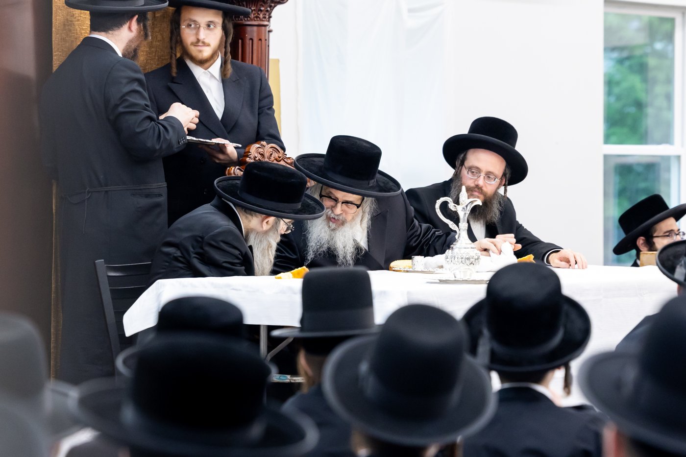 האדמו"ר מסאטמר בביקור במחנה ישבה קטנה בארא פארק