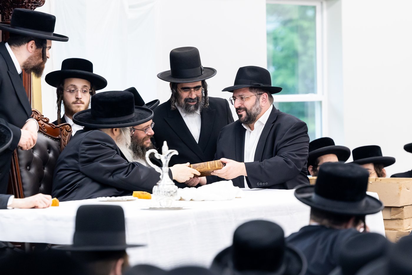 האדמו"ר מסאטמר בביקור במחנה ישבה קטנה בארא פארק