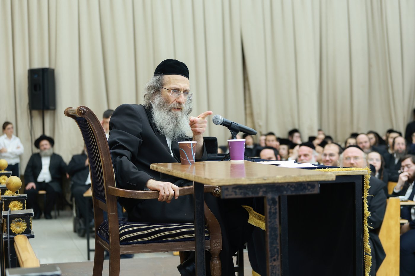 הרה"צ רבי אלימלך בידרמן בהתוועדות ליל שישי בחיפה