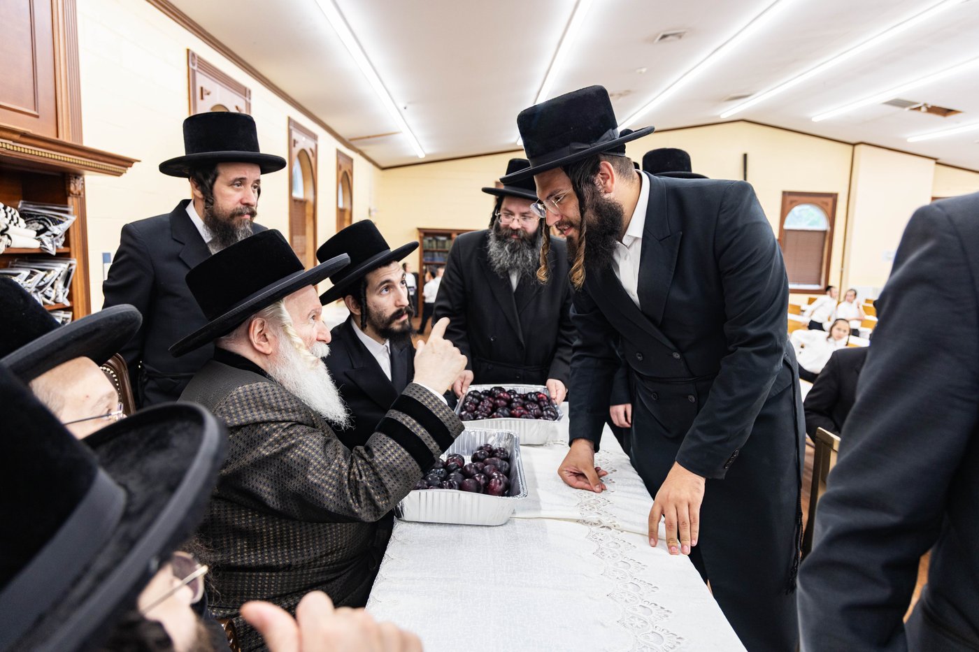 האדמו"ר מבאבוב בביקור במחנה שלווה