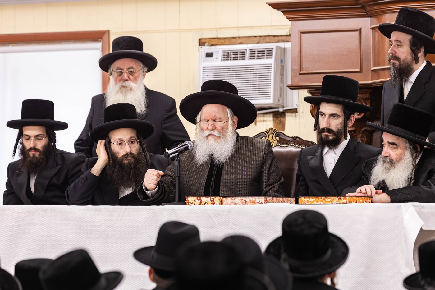 האדמו"ר מבאבוב בביקור במחנה שלווה