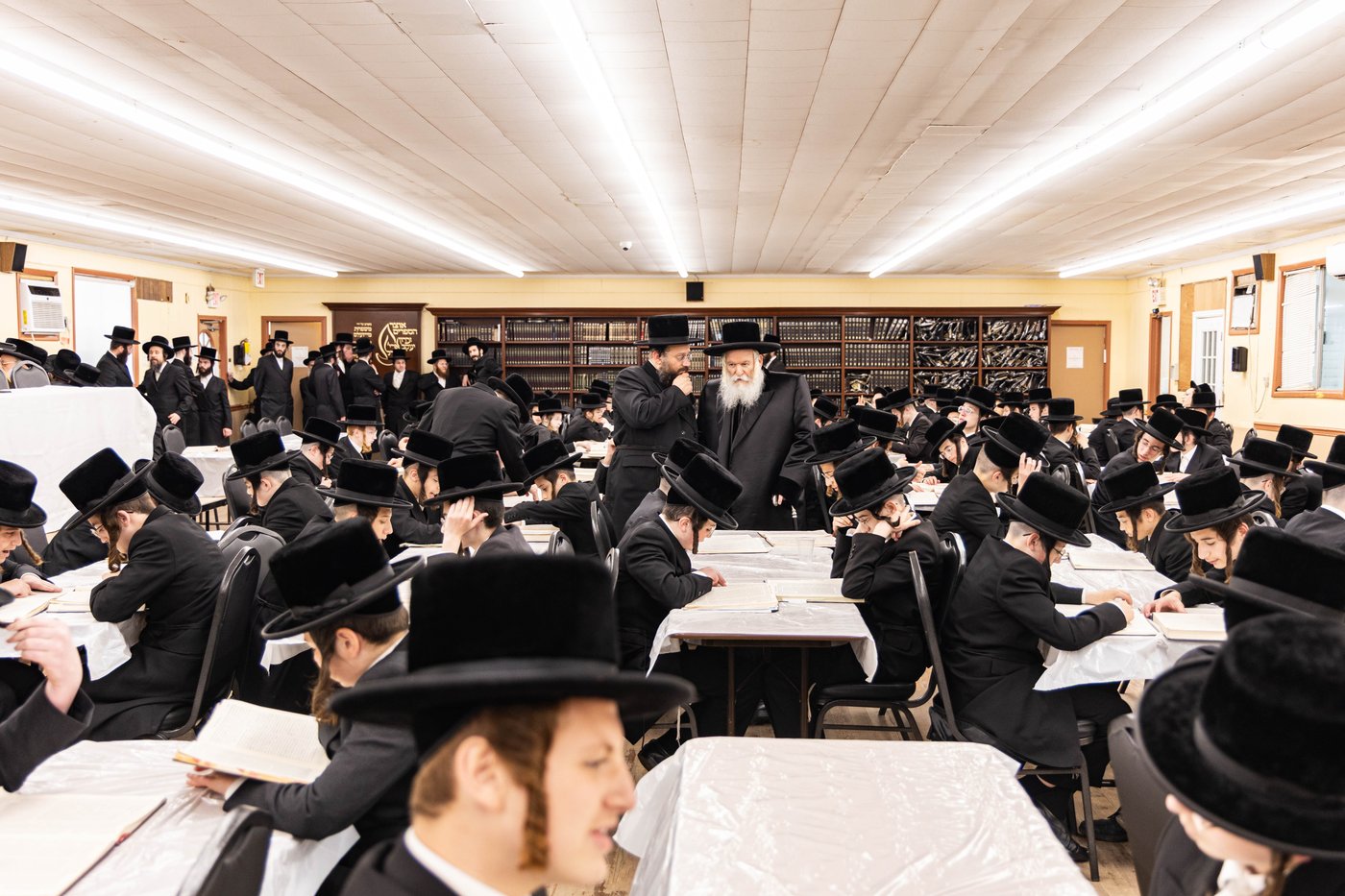 האדמו"ר מבאבוב בביקור במחנה שלווה