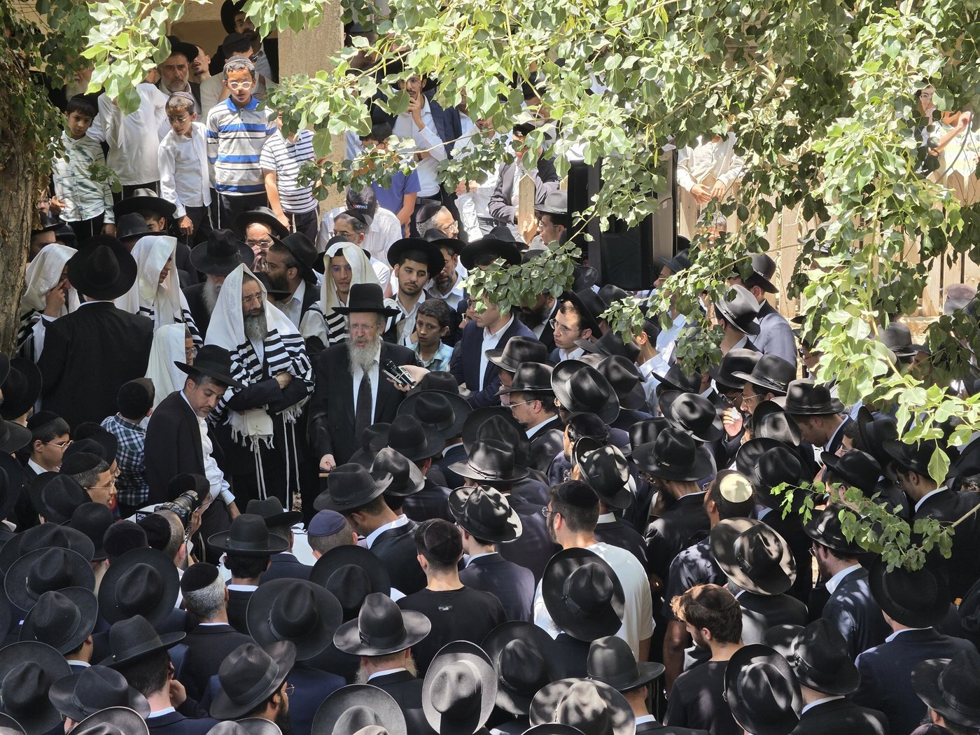 הלוויה דומעת וכואבת: הבחור שנהרג שבוע לאחר אירוסיו