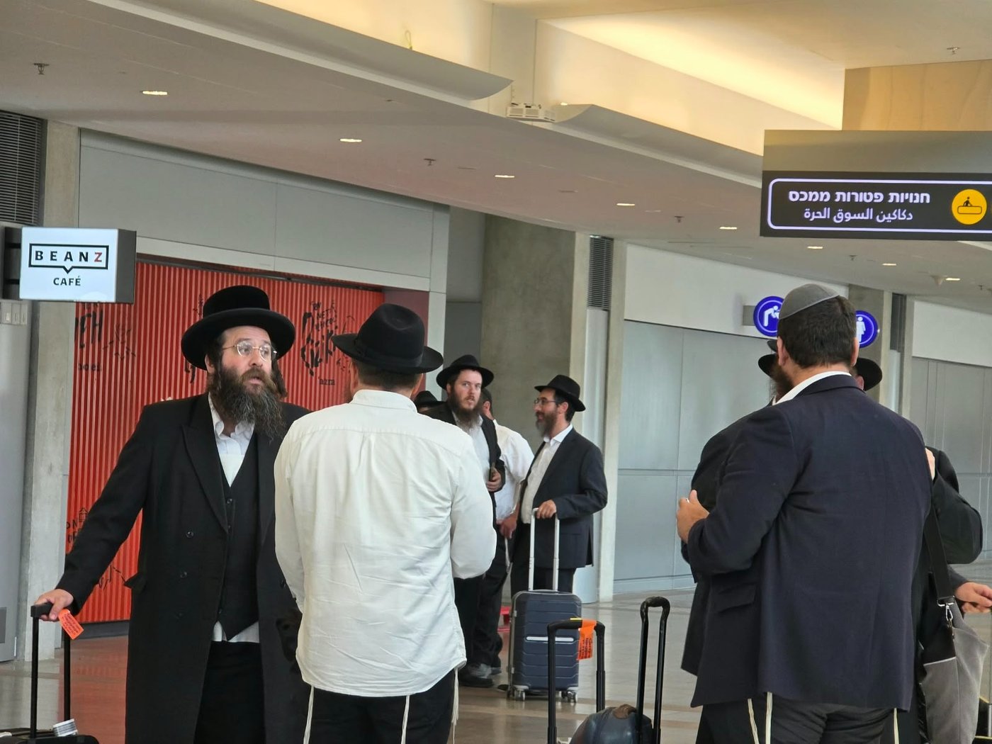 בטיסה מיוחדת: חסידי חב"ד עלו לציון הגה"ק רבי לוי יצחק שניאורסון בקזחסטן
