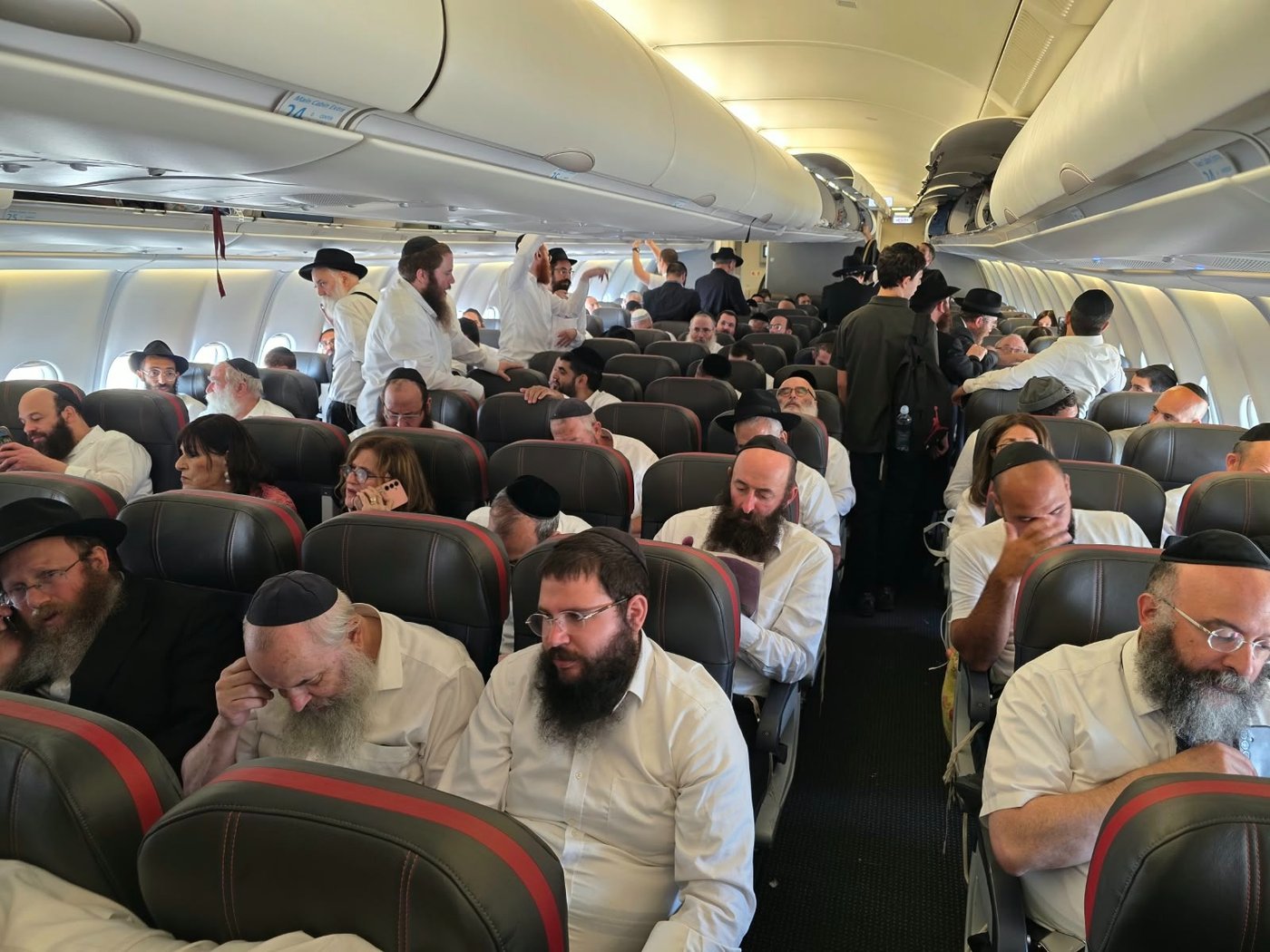 בטיסה מיוחדת: חסידי חב"ד עלו לציון הגה"ק רבי לוי יצחק שניאורסון בקזחסטן