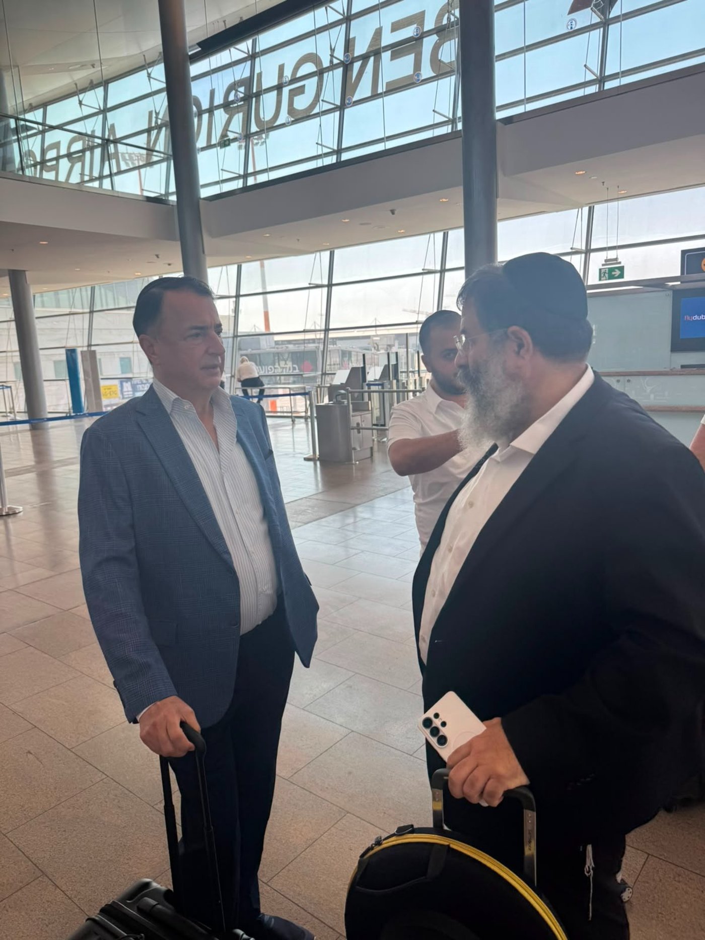 בטיסה מיוחדת: חסידי חב"ד עלו לציון הגה"ק רבי לוי יצחק שניאורסון בקזחסטן