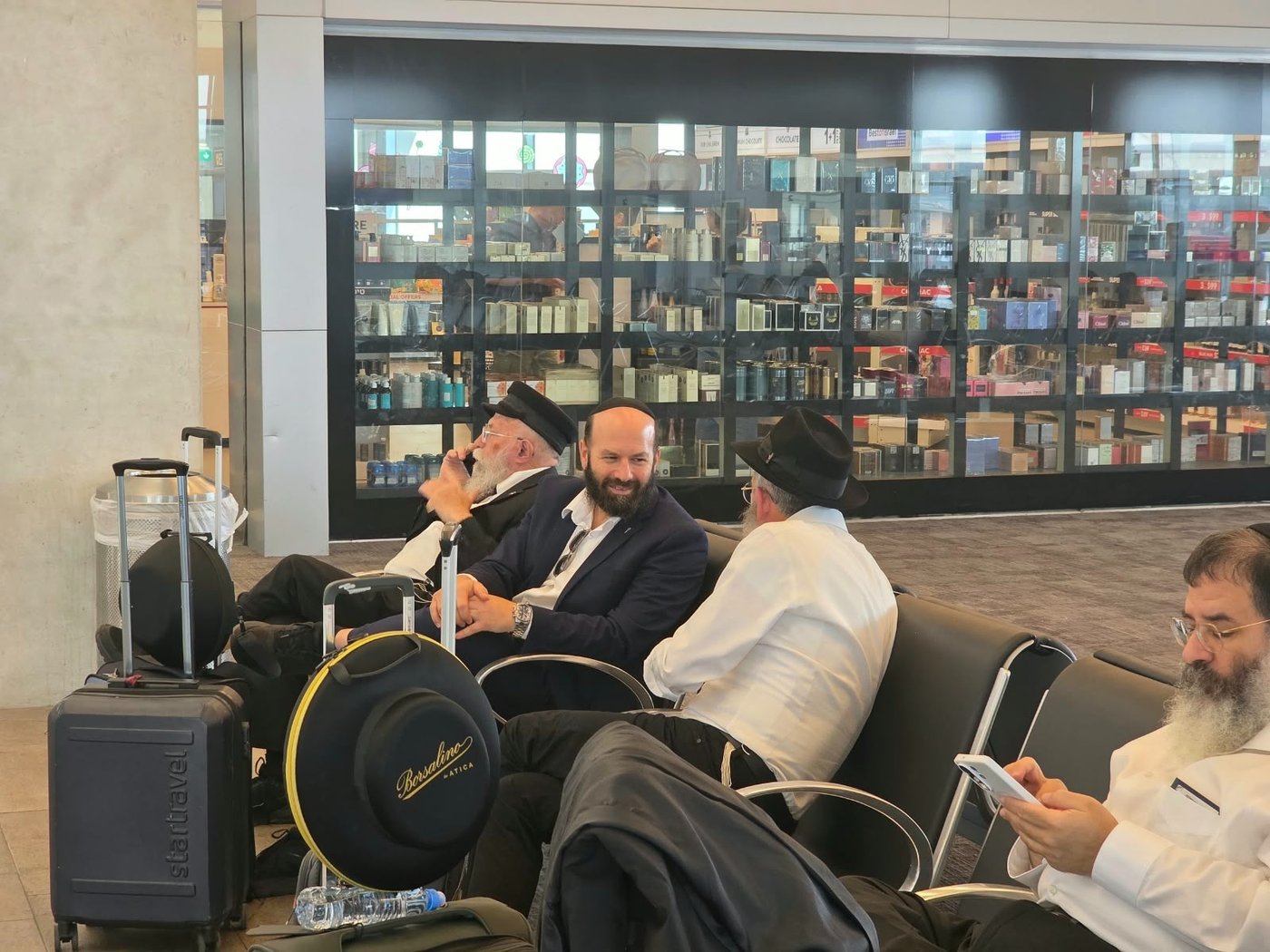 בטיסה מיוחדת: חסידי חב"ד עלו לציון הגה"ק רבי לוי יצחק שניאורסון בקזחסטן