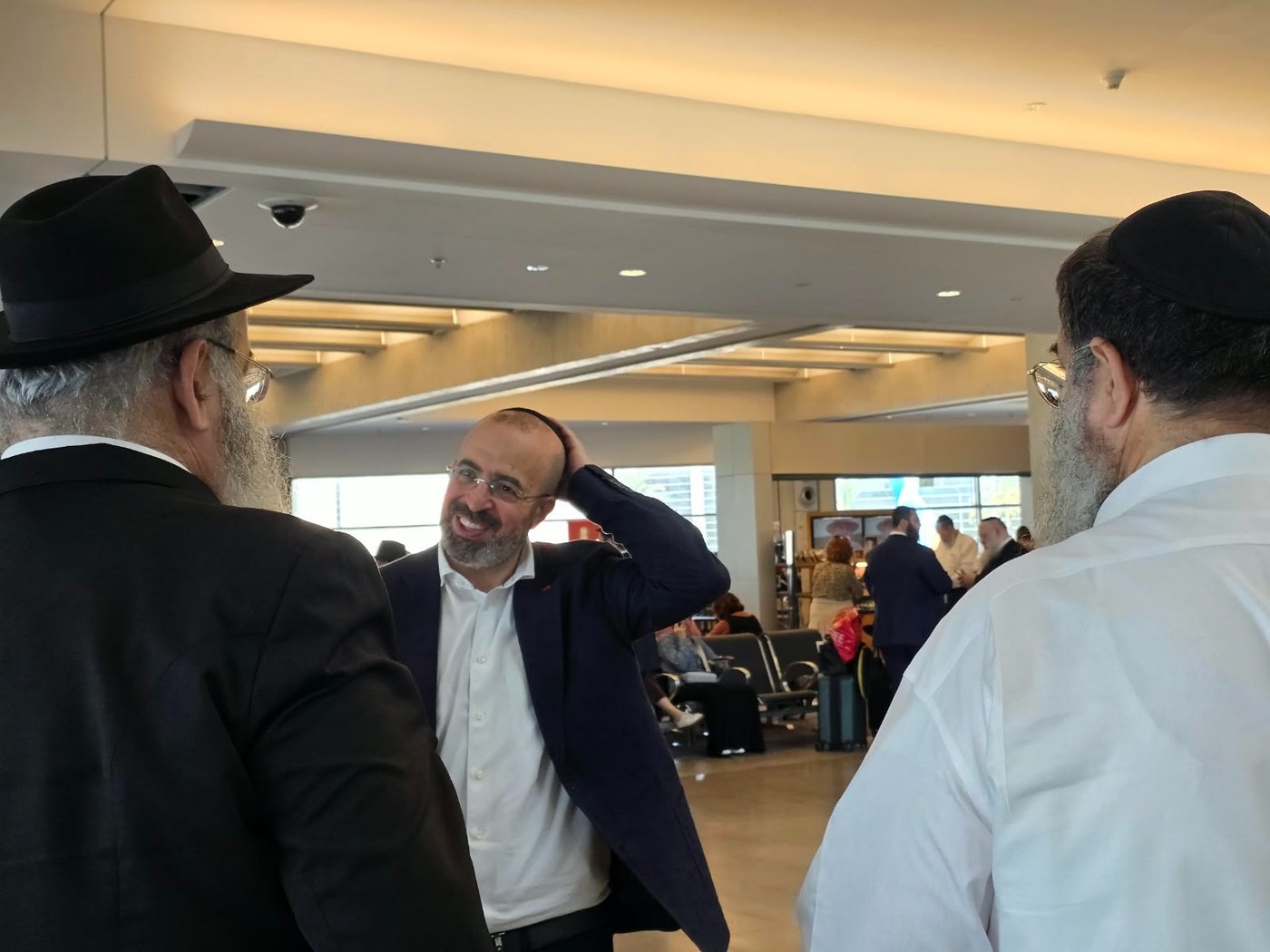 בטיסה מיוחדת: חסידי חב"ד עלו לציון הגה"ק רבי לוי יצחק שניאורסון בקזחסטן