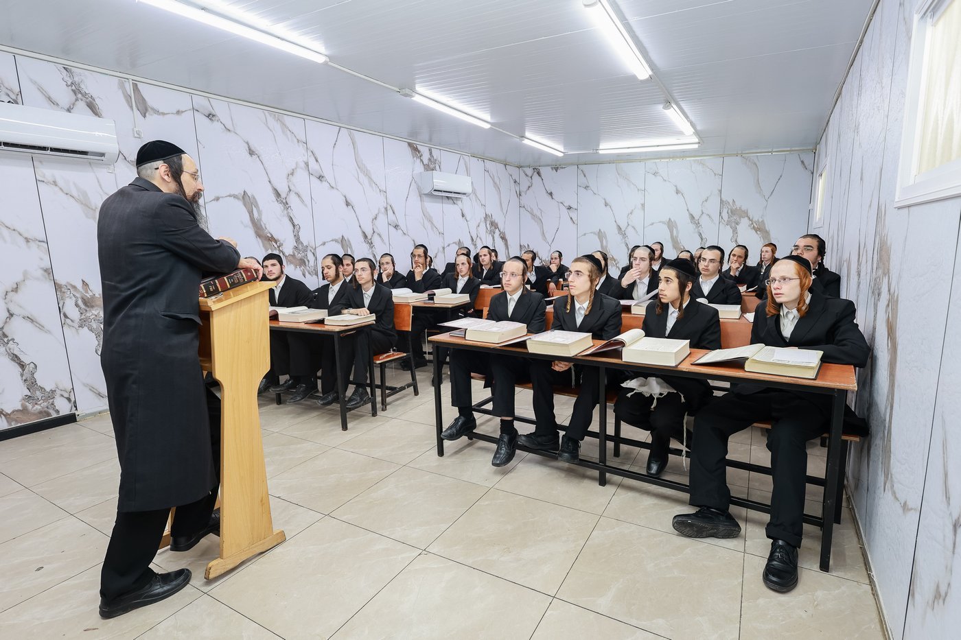 פתיחת הזמן בישיבת צאנז בחיפה