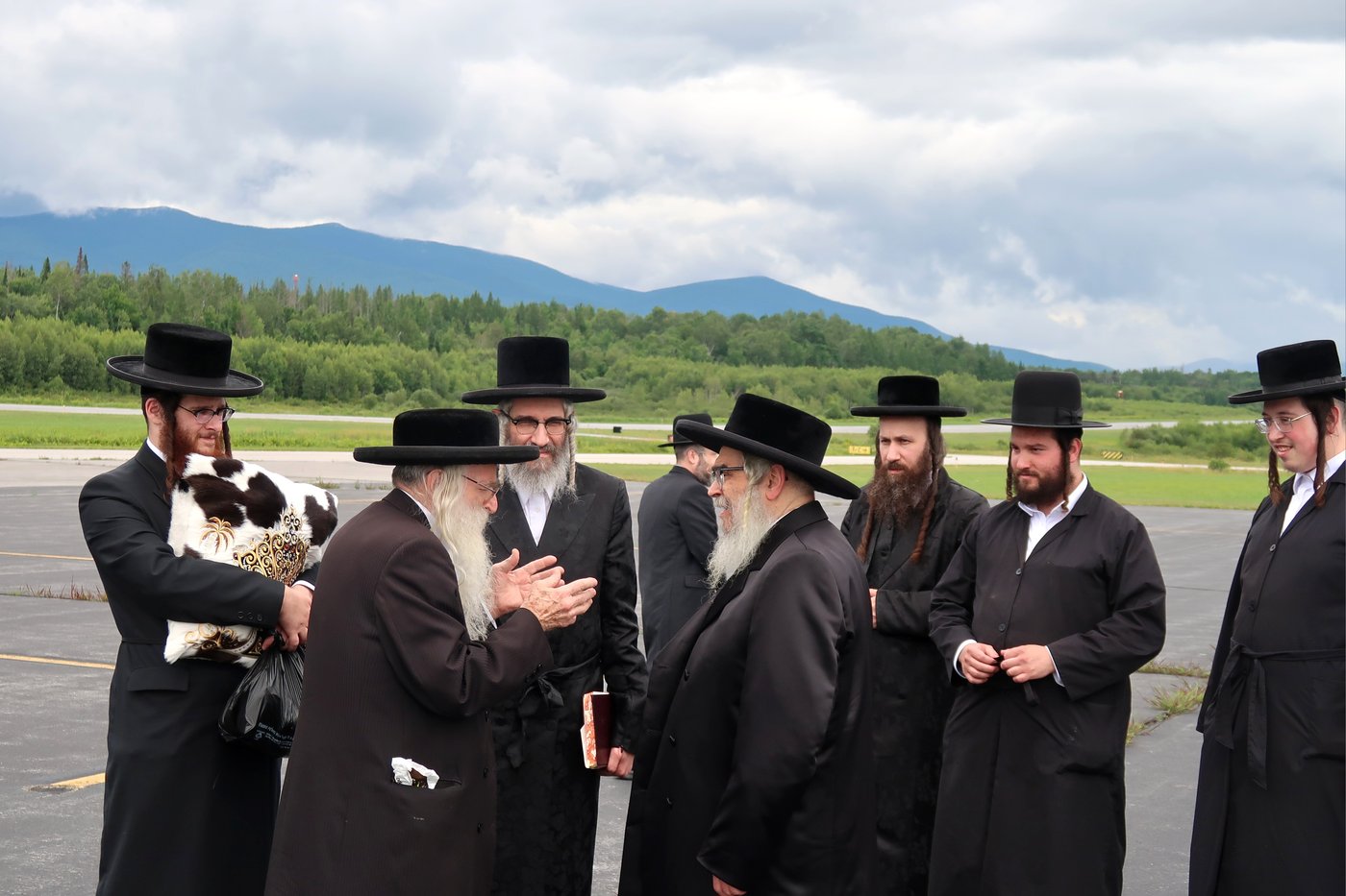 האדמו"ר מסאטמר בדרכו חזרה למעונו בארה"ב