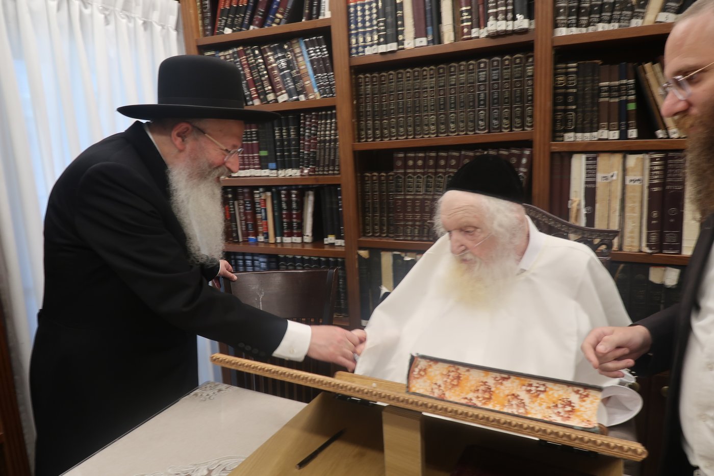 הגר"מ קוטלר אצל הגר"מ שטרנבוך