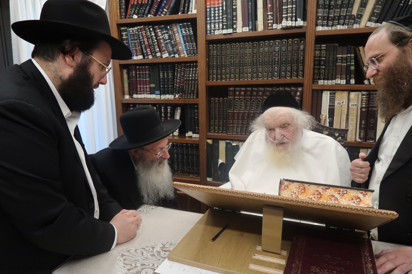 הגר"מ קוטלר אצל הגר"מ שטרנבוך